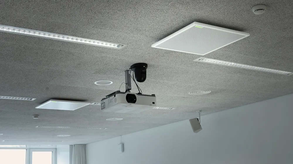 MXA910 mounted on the ceiling