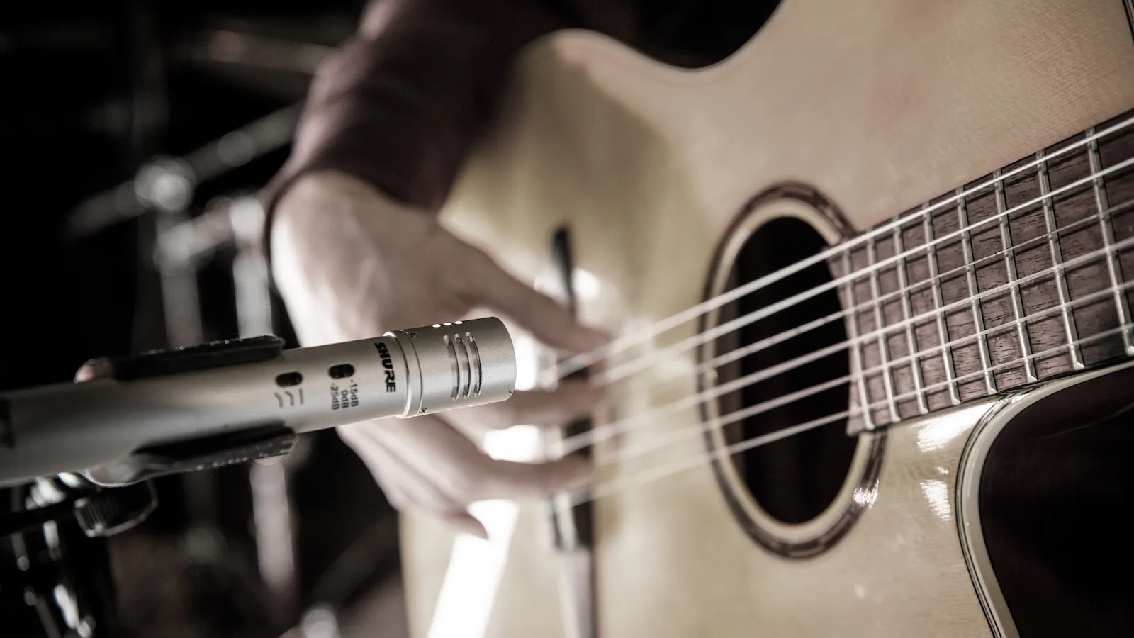 A KSM137 mic in front of an acoustic guitar