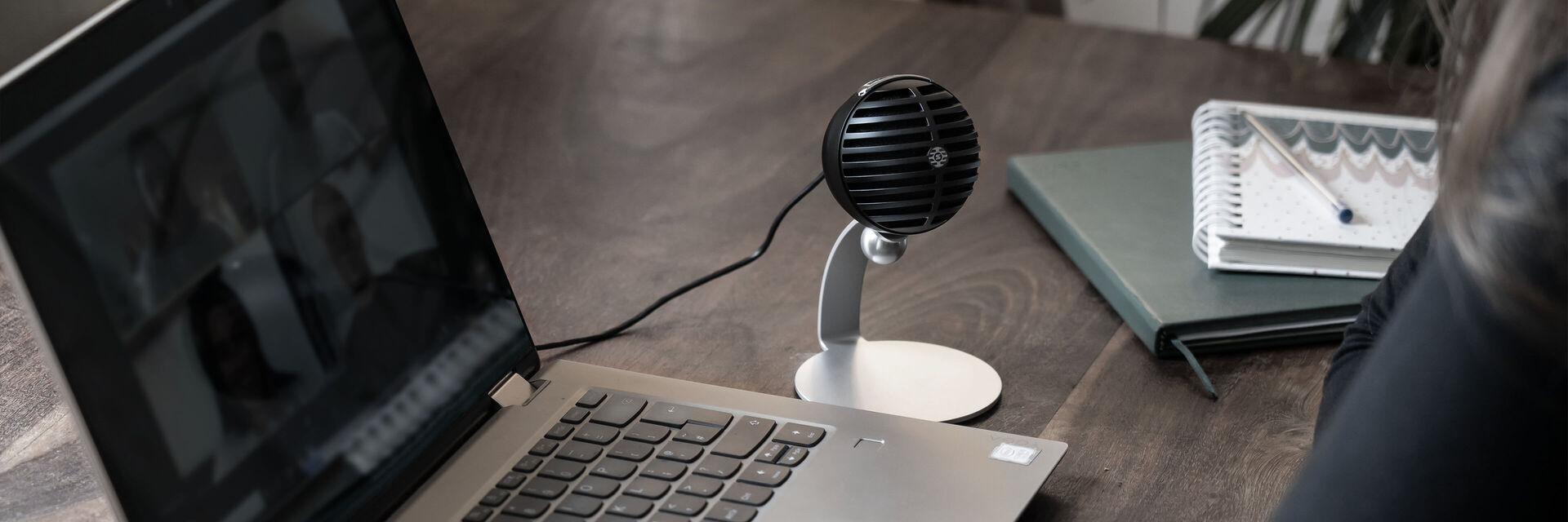 MV5C_Home_Office_Microphone_Lifestyle_Windows_Set_B_3-3840x1280